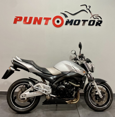 SUZUKI GSR 600