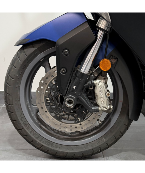 KYMCO AK 550