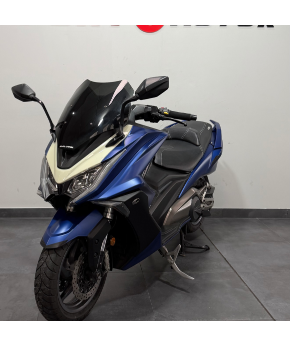 KYMCO AK 550